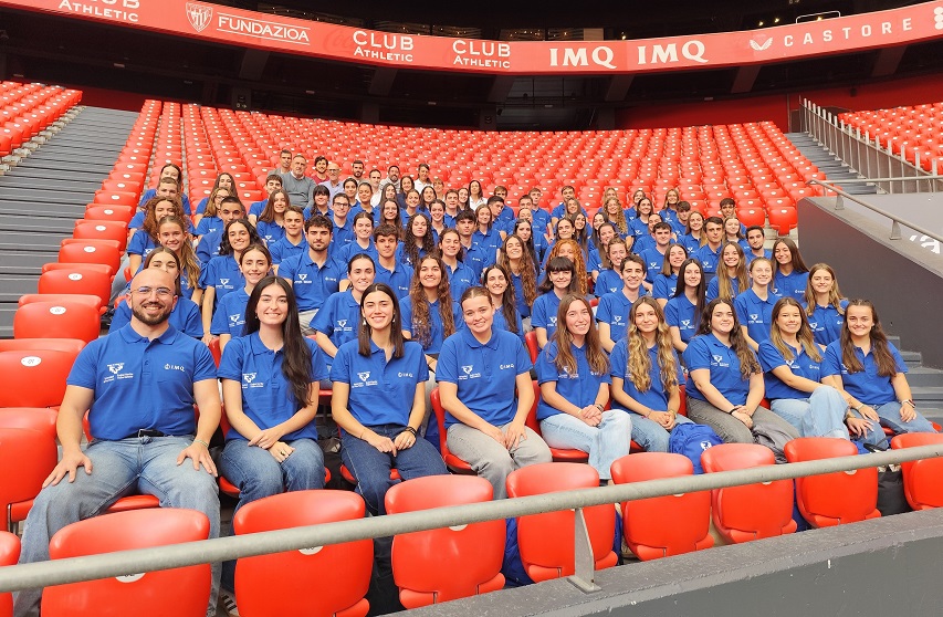 76 estudiantes de Medicina y Enfermería de la Universidad del País Vasco se unen al dispositivo sanitario de IMQ en San Mamés